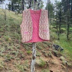 Beautiful warm vest with very large pockets!